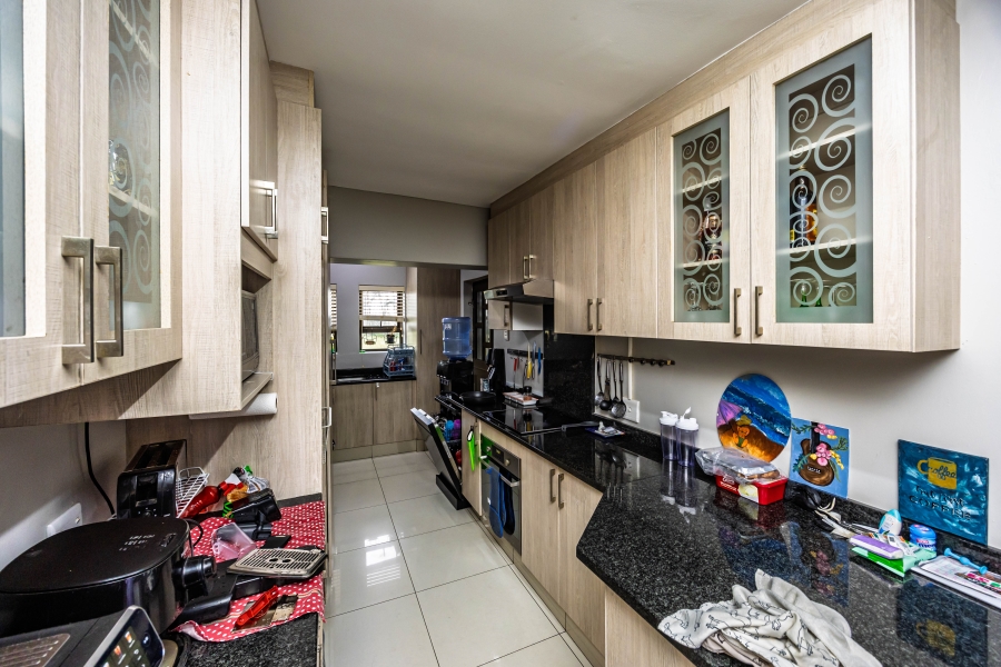 To Let 5 Bedroom Property for Rent in Cove Rock Eastern Cape